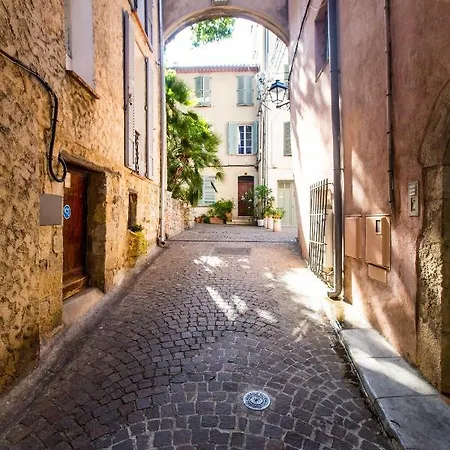 Au Coeur Du Vieil Et à 2 Pas De La Mer... * Antibes